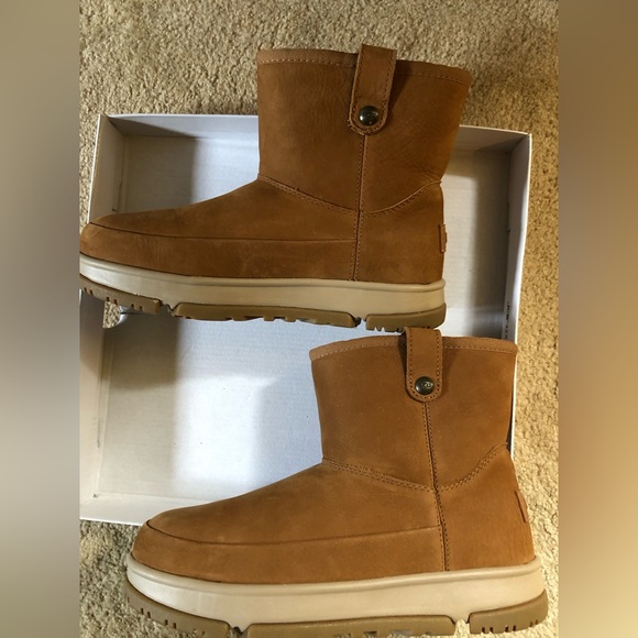 Ugg Women Classic Weather Mini - Picture 3 of 5